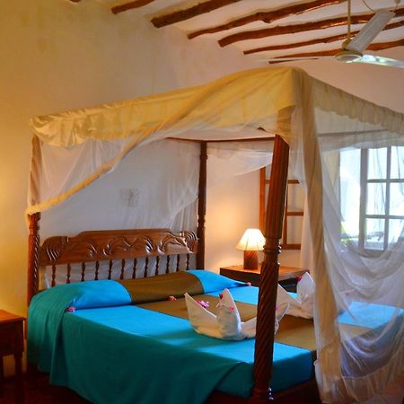 Aquarius Club Hotel Watamu Exterior photo